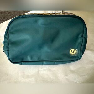 NEW Lululemon Everywhere Crossbody Belt Bag  Teal and Gold